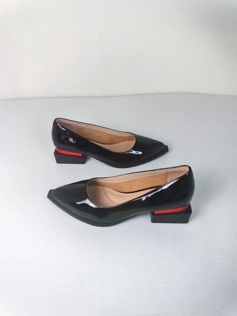 Black Pointed-Toe Heels US 7.5 NWOT Art To Wear Runway